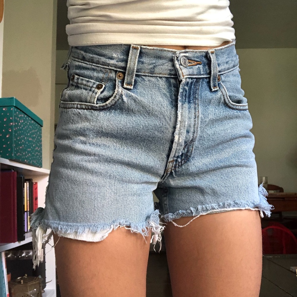 Ripped and distressed daisy dukes 🤪🌼💦